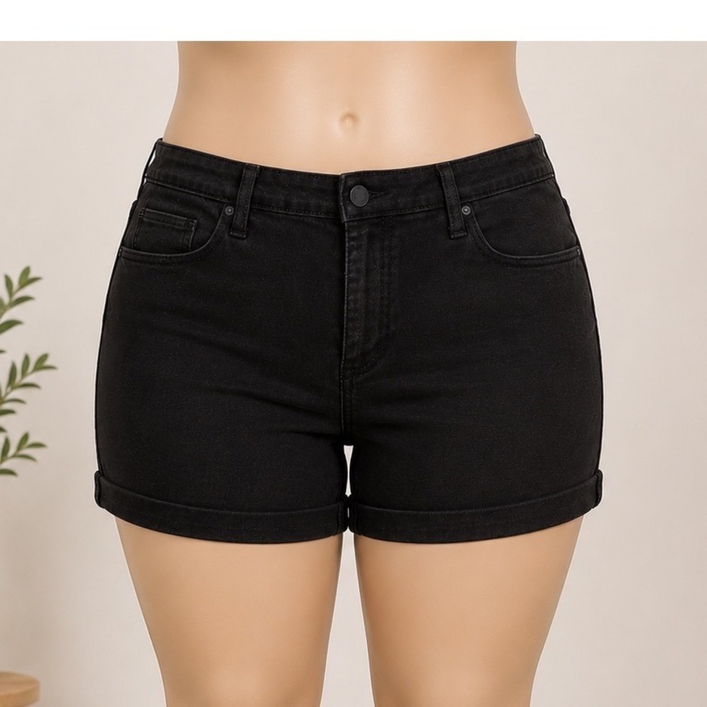 Universal Thread Womens High Rise Midi Denim Shorts Black 16W Stretch Cuffed
